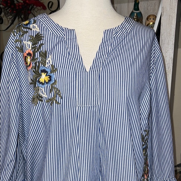 Caslon Blue and White Graphic Bell Sleeve Blouse stripped and boho style - Picture 2 of 12